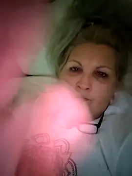 Snapshot of Divineblond chatting on November 2025 07:49:02 PM Divineblond online show from November 2025 07:49:02 PM