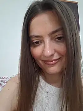 Snapshot of Alba2331 chatting on May 2026 12:33:01 PM Alba2331 online show from May 2026 12:33:01 PM