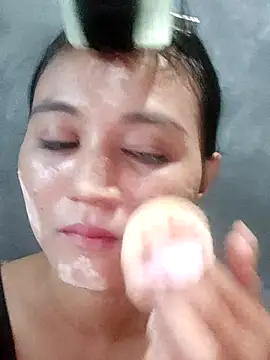 Snapshot of Rayya_ayy chatting on May 2026 09:03:02 AM Rayya ayy online show from May 2026 09:03:02 AM