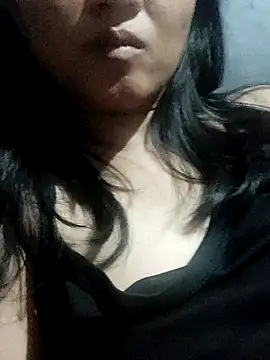 Snapshot of Rayya_ayy chatting on May 2026 06:20:01 PM Rayya ayy online show from May 2026 06:20:01 PM