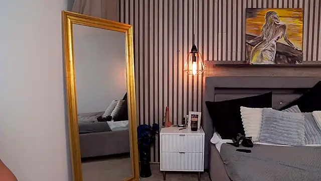 Snapshot of SofiaLace chatting on July 2026 07:00:01 AM SofiaLace online show from July 2026 07:00:01 AM