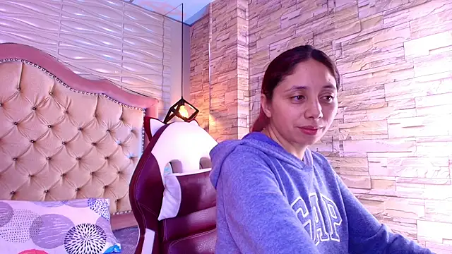 stephaniesun  online show from July 2026 06:20:01 PM