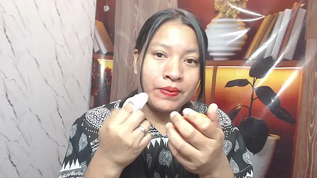 Snapshot of Sol_vannesa chatting on May 2026 11:43:02 PM Sol vannesa online show from May 2026 11:43:02 PM