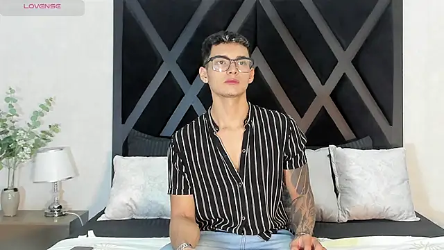 Snapshot of Alan_Salazar chatting on May 2026 05:40:01 PM Alan Salazar online show from May 2026 05:40:01 PM