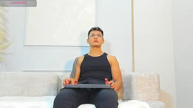 Snapshot of Alan_Salazar chatting on May 2026 05:32:01 PM Alan Salazar online show from May 2026 05:32:01 PM
