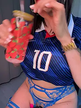 Snapshot of Giulia_hood chatting on July 2026 12:42:02 PM Giulia hood online show from July 2026 12:42:02 PM
