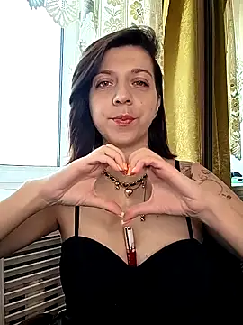 Snapshot of HeyyLuna chatting on May 2026 06:10:01 AM HeyyLuna online show from May 2026 06:10:01 AM