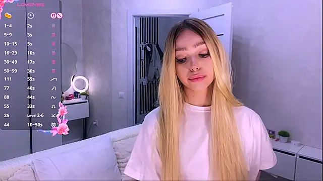 Mooniesiesita online show from June 2026 09:05:02 PM
