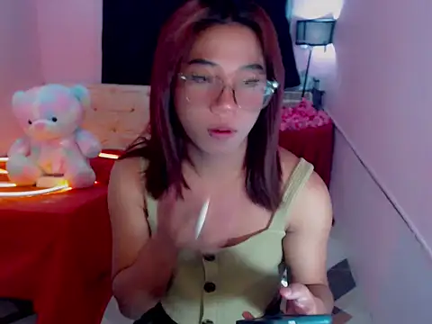 Snapshot of URsexyLylia chatting on May 2026 04:47:01 PM URsexyLylia online show from May 2026 04:47:01 PM