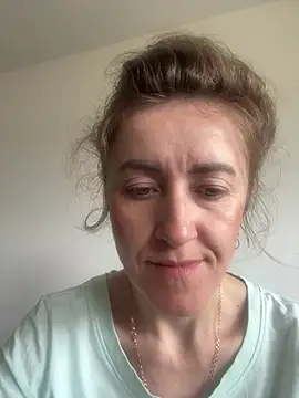 Snapshot of Avokadoo chatting on May 2026 08:31:01 AM Avokadoo online show from May 2026 08:31:01 AM