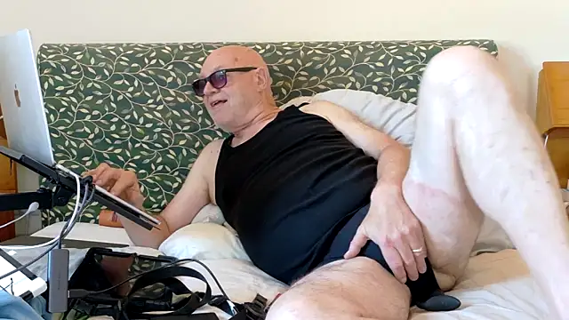Snapshot of KinkCentral chatting on June 2026 06:40:02 PM KinkCentral online show from June 2026 06:40:02 PM