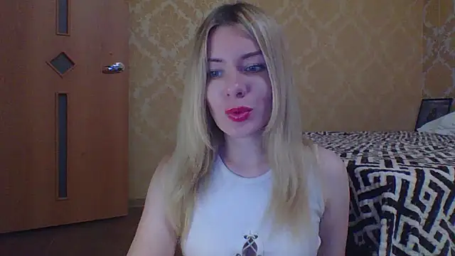 Snapshot of Softy_Aura_ chatting on May 2026 06:47:02 PM Softy Aura online show from May 2026 06:47:02 PM