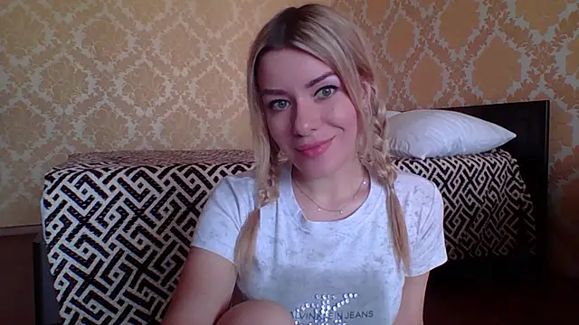 Snapshot of Softy_Aura_ chatting on May 2026 01:19:01 PM Softy Aura online show from May 2026 01:19:01 PM