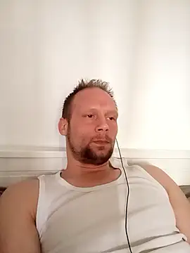 Snapshot of FlirtFehler404 chatting on April 2026 04:20:01 PM FlirtFehler404 online show from April 2026 04:20:01 PM
