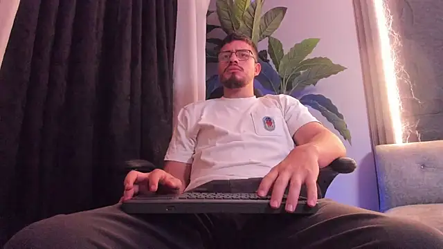 chris gold  online show from April 2026 08:11:01 PM