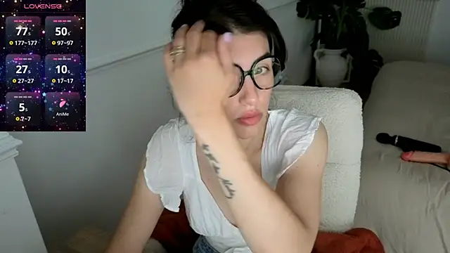 Snapshot of charlieangella chatting on May 2026 06:43:02 AM charlieangella online show from May 2026 06:43:02 AM