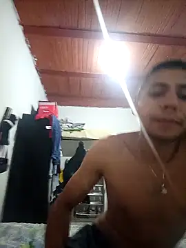 Calentura240 online show from April 2026 10:01:01 PM