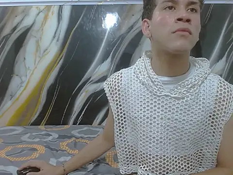 LAYAN FEMBOY online show from May 2026 11:21:01 PM