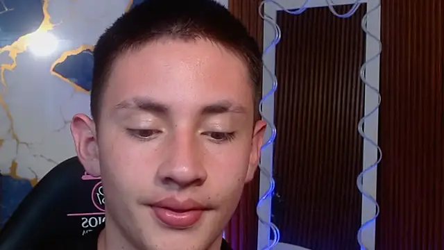Snapshot of Andres_Tay chatting on May 2026 02:28:01 AM Andres Tay online show from May 2026 02:28:01 AM