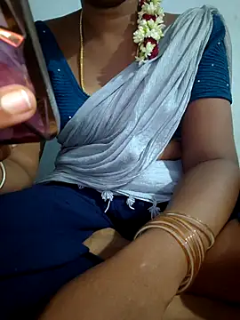 Snapshot of Tamil_Hot_HoneyBee chatting on June 2026 06:35:01 AM Tamil Hot HoneyBee online show from June 2026 06:35:01 AM