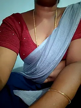 Snapshot of Tamil_Hot_HoneyBee chatting on July 2026 05:06:01 PM Tamil Hot HoneyBee online show from July 2026 05:06:01 PM