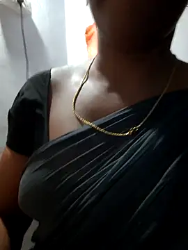 Snapshot of Tamil_Hot_HoneyBee chatting on July 2026 11:45:01 AM Tamil Hot HoneyBee online show from July 2026 11:45:01 AM