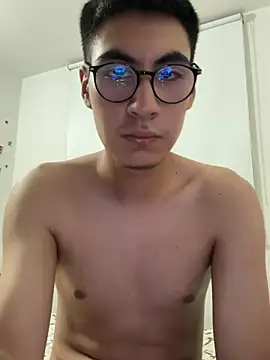 Snapshot of Aaron0305 chatting on July 2026 04:42:01 AM Aaron0305 online show from July 2026 04:42:01 AM