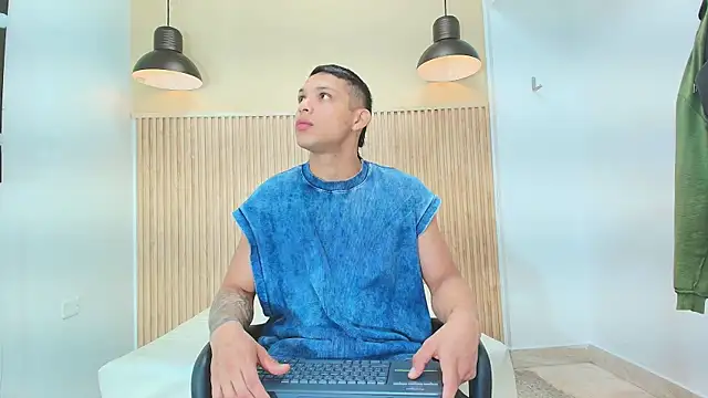 Snapshot of Brandon_Mercuri chatting on June 2026 12:44:02 PM Brandon Mercuri online show from June 2026 12:44:02 PM