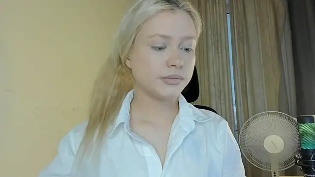 Snapshot of MidnightPoise chatting on June 2026 04:59:02 AM MidnightPoise online show from June 2026 04:59:02 AM