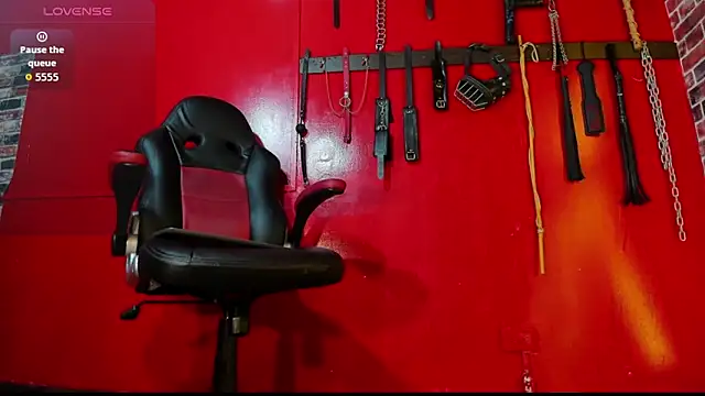 Dominatriz Arlette online show from April 2026 07:20:01 PM
