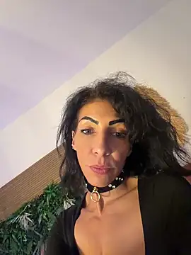 Snapshot of Yasmiinee chatting on May 2026 07:04:01 PM Yasmiinee online show from May 2026 07:04:01 PM