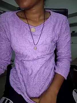 Snapshot of ESHA-LOVE chatting on May 2026 05:09:01 PM ESHA-LOVE online show from May 2026 05:09:01 PM