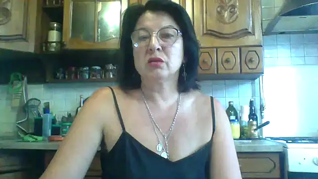 Snapshot of Fiona06 chatting on May 2026 05:57:02 AM Fiona06 online show from May 2026 05:57:02 AM