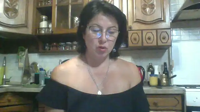 Snapshot of Fiona06 chatting on May 2026 07:21:01 PM Fiona06 online show from May 2026 07:21:01 PM