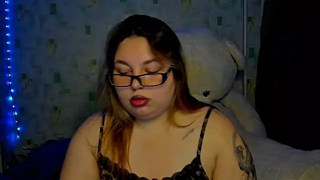 Snapshot of LillyHaigh chatting on June 2026 06:21:02 PM LillyHaigh online show from June 2026 06:21:02 PM
