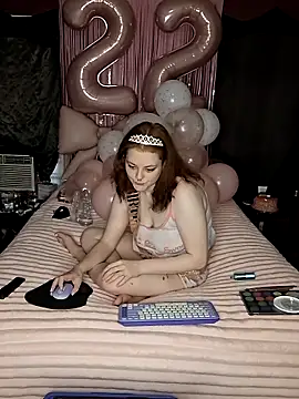 Snapshot of lolarae_xx chatting on June 2026 05:04:02 PM lolarae xx online show from June 2026 05:04:02 PM