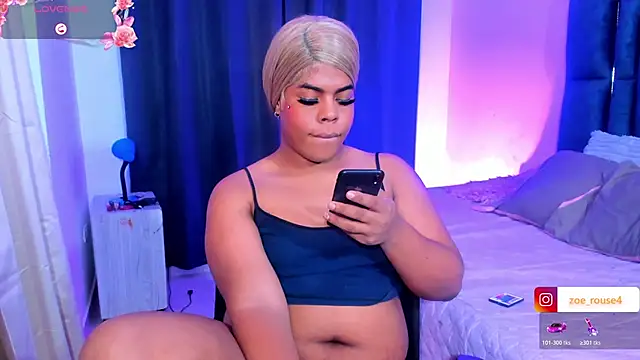 Snapshot of zoee_rose chatting on June 2026 10:24:02 AM zoee rose online show from June 2026 10:24:02 AM