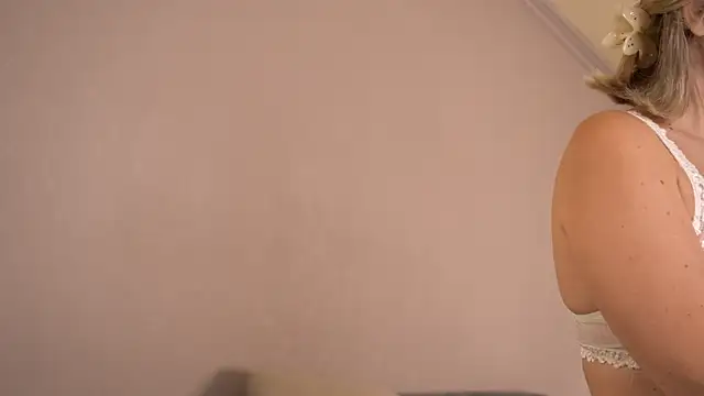 Snapshot of Lunea_Evienne_ chatting on July 2026 08:13:02 AM Lunea Evienne online show from July 2026 08:13:02 AM