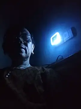 Snapshot of mouth22 chatting on May 2026 10:27:01 PM mouth22 online show from May 2026 10:27:01 PM