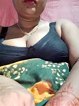 Snapshot of Gulapi_N chatting on June 2026 04:41:01 PM Gulapi N online show from June 2026 04:41:01 PM