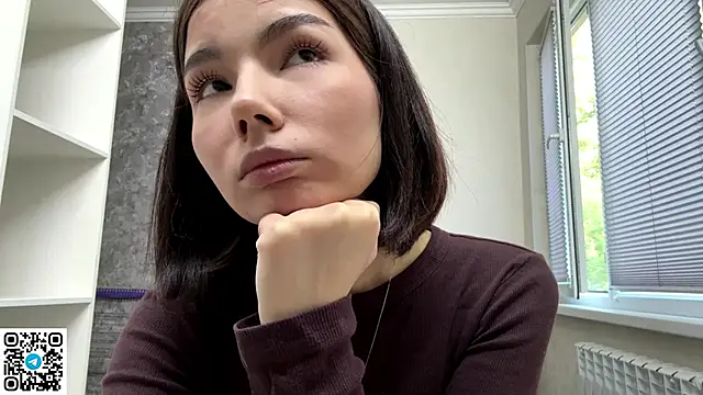 Snapshot of MarylnMonnier chatting on May 2026 11:18:01 AM MarylnMonnier online show from May 2026 11:18:01 AM