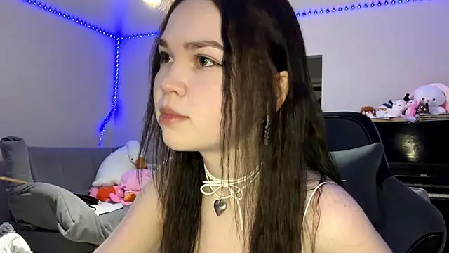 Esmi12345 online show from April 2026 02:04:01 PM