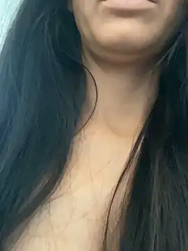 lucyluvxx online show from April 2026 02:33:01 PM