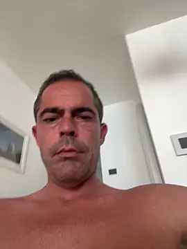 Snapshot of Riccardo86xx chatting on June 2026 09:25:02 AM Riccardo86xx online show from June 2026 09:25:02 AM