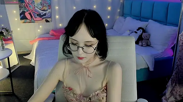 Lilac-Muse online show from June 2026 11:05:01 AM