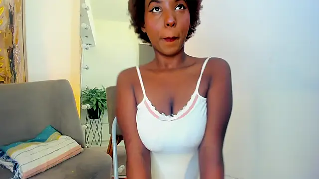 Snapshot of Kiara_Curls chatting on July 2026 11:34:01 AM Kiara Curls online show from July 2026 11:34:01 AM