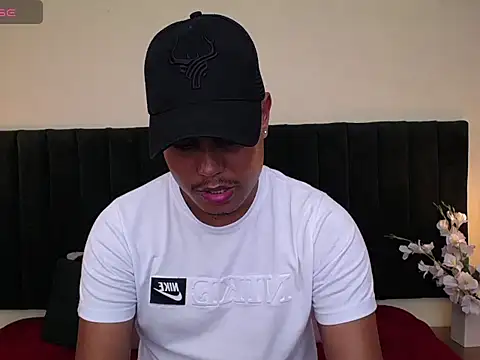 Snapshot of noah_oliver1 chatting on May 2026 07:19:02 PM noah oliver1 online show from May 2026 07:19:02 PM