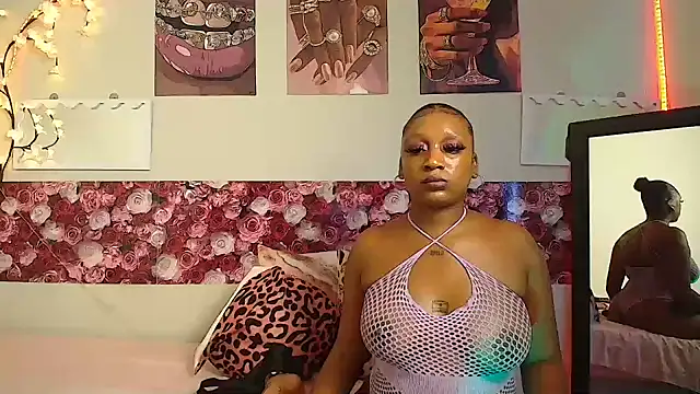 Snapshot of EnchantingLisa chatting on May 2026 02:01:02 PM EnchantingLisa online show from May 2026 02:01:02 PM