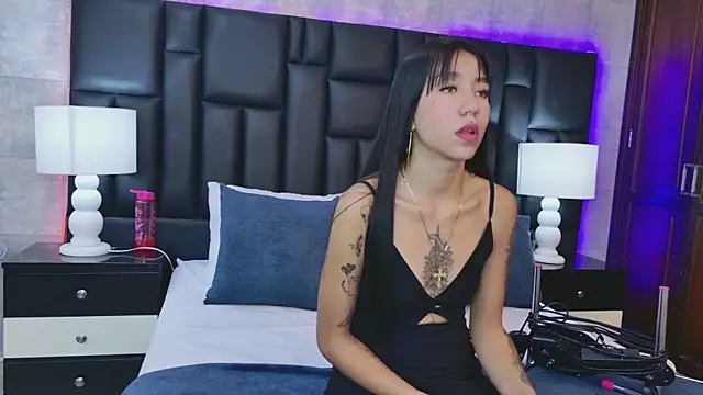 VioletSweetts online show from May 2026 07:52:01 PM