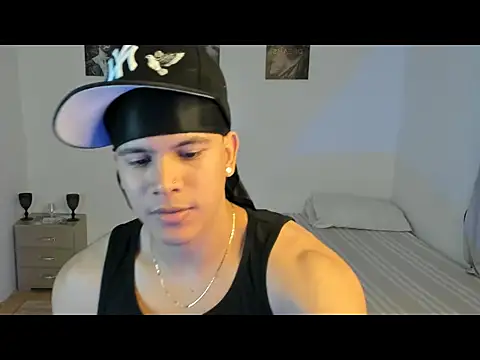Snapshot of sant_wahlberg chatting on May 2026 11:33:01 PM sant wahlberg online show from May 2026 11:33:01 PM
